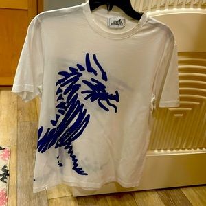 A wrap around designer Hermes medium men’s T